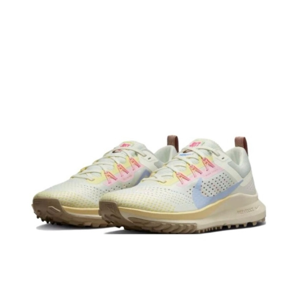 Nike Women's React Pegasus Trail 4 'Sail Blue Whisper size 8. New in Box.